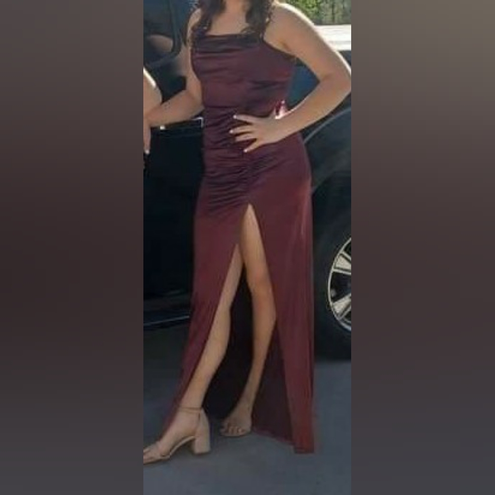 It's from Windsor, size is large, maroon. The slit is pretty high too. - Picture 3 of 3